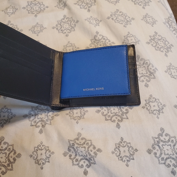 Got a new wallet - Picture 3 of 3